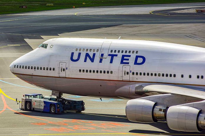 United Airlines Flight Plunges to Under 800 Feet Above Sea Level