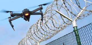 Federal Agents Saw a SILENT Triangle Craft Drone flying near barbed wire security fence